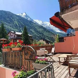 Hyper Centre . Terrasse Vue Mont Blanc . Parking Chamonix